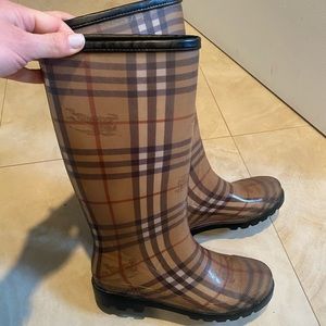 Burberry Brit rain boots